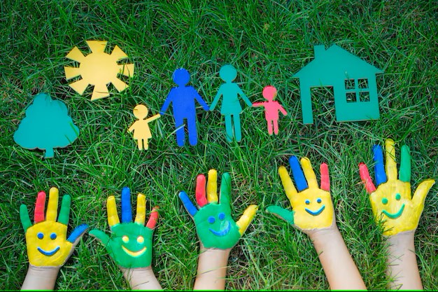 image-1007711-group-happy-people-green-grass-family-having-fun-spring-smiley-hands-ecology-concept-top-view-portrait_411285-10789-8f14e.jpg